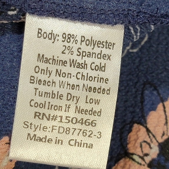 FUN 2 FUN KENMORE Women's Size Small Split V-neck Pullover 3/4 Sleeve - Picture 8 of 9